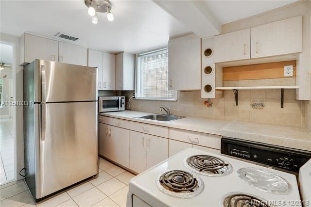 Foto del edificio - 2441 SW 13th St