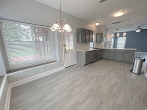 Building Photo - 8919 Diamond Lake Ln
