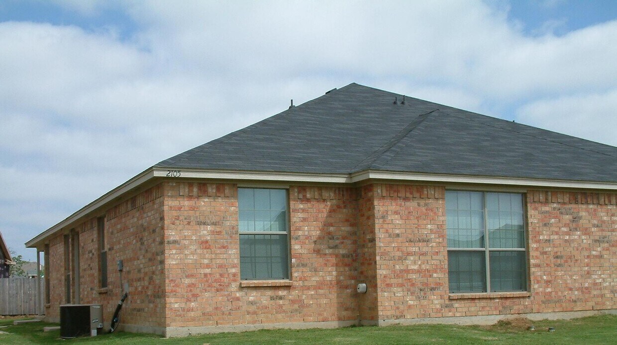 Building Photo - RAGLAND2105-07
