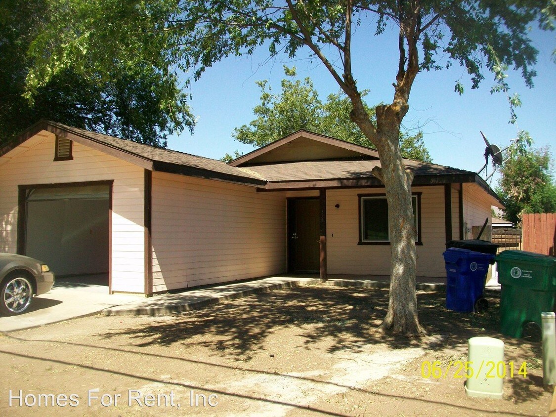 2 br, 1 bath House 112 N. Leggett St House Rental in Porterville, CA