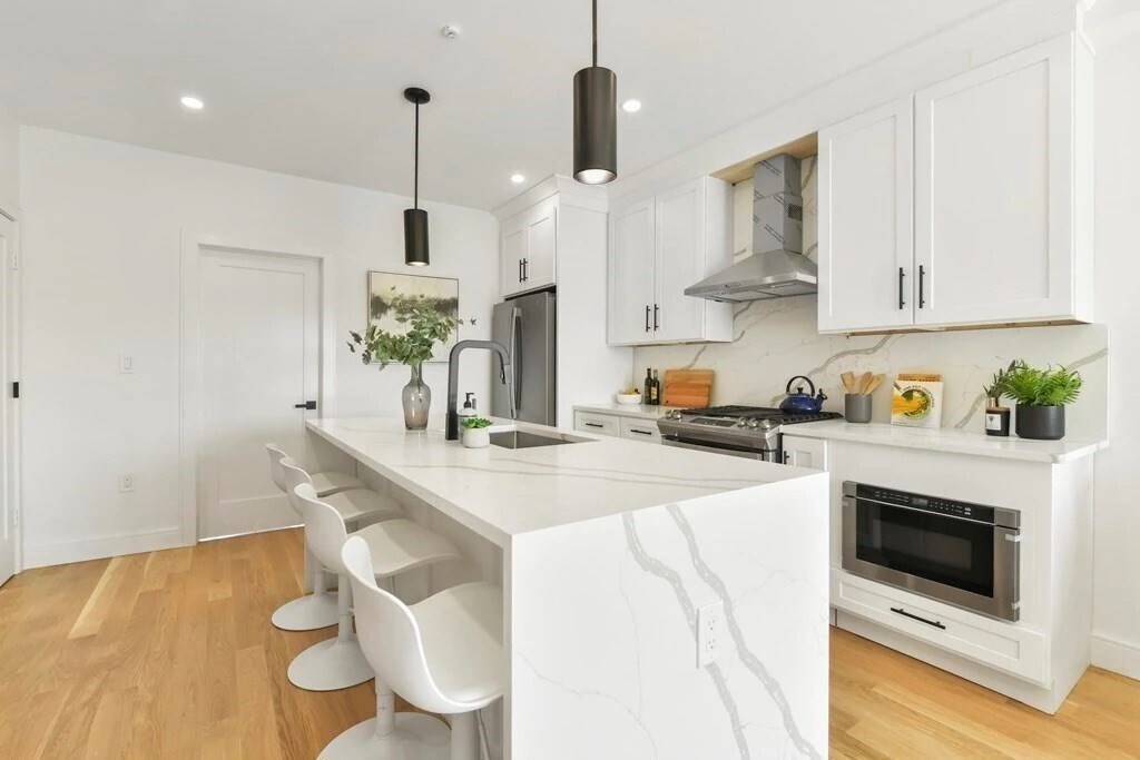 Foto principal - 145 Chelsea St