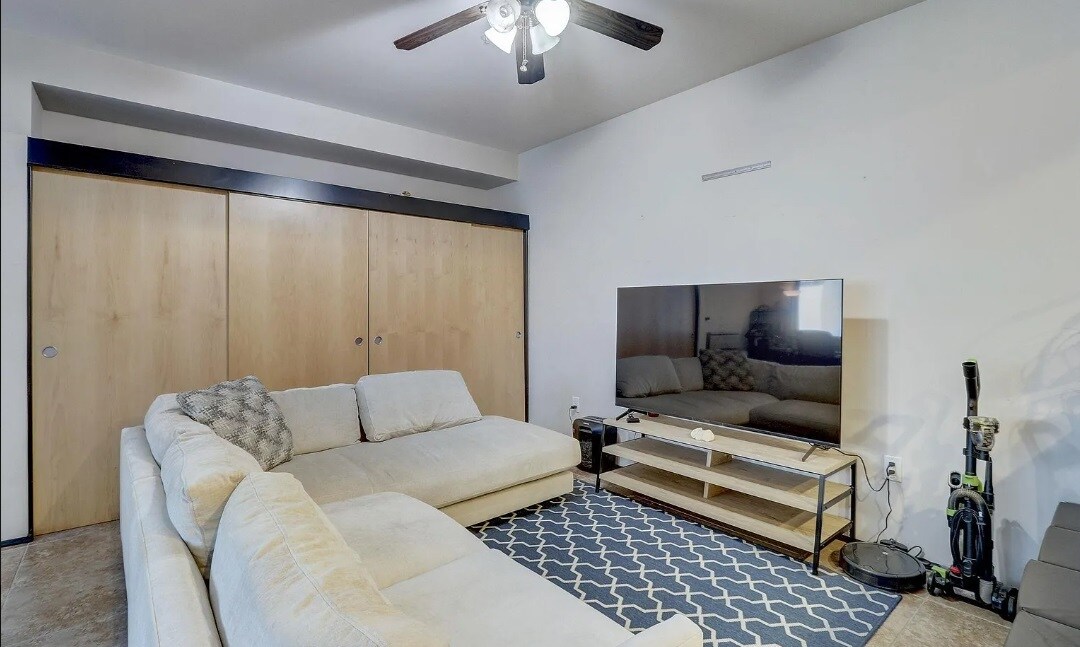 Foto principal - 561 Pacific St