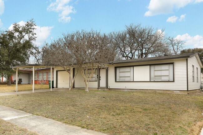Foto del edificio - 3-BEDROOM SINGLE STORY HOME IN GREENHILL VILLAGE