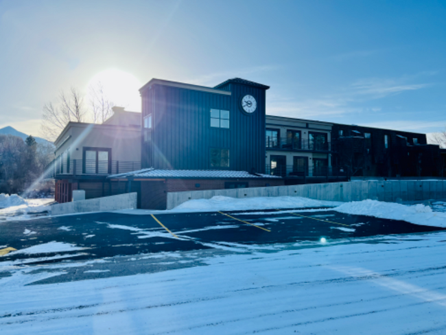 Building Photo - 1001 River Dr