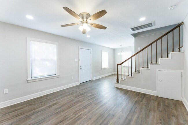 Foto del edificio - Cute 2 story home