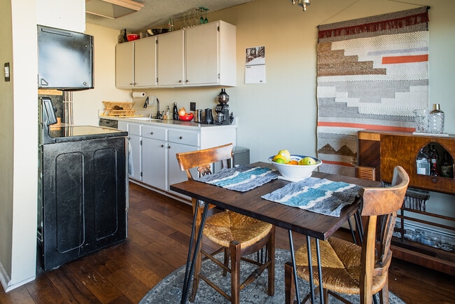 Building Photo - 1233 N Ogden St