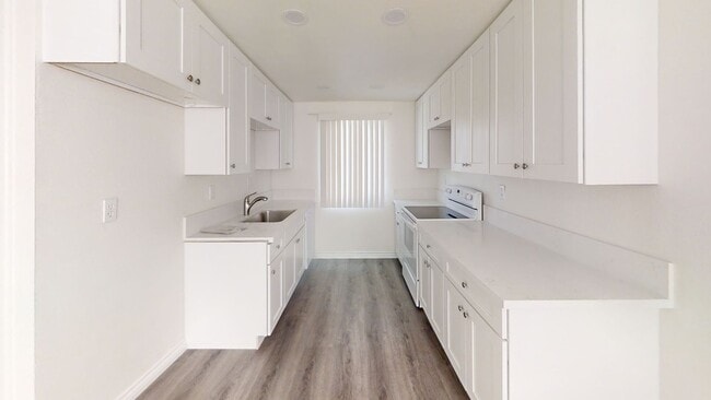 Building Photo - 14621 Del Amo Ave
