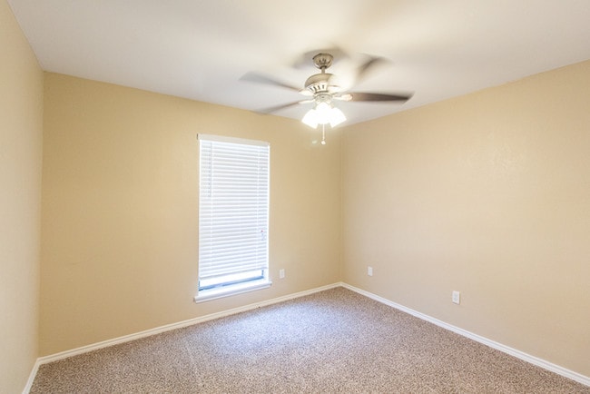 Foto del edificio - 2115 Rainwood Ct, Arlington, TX 76017