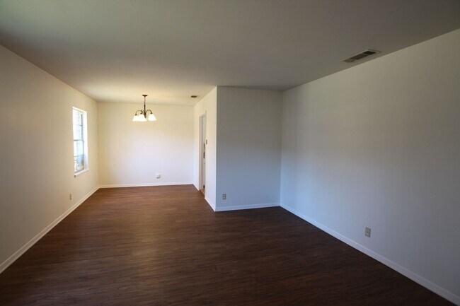 Building Photo - Tour Today! 3/2/2 in Tyler!