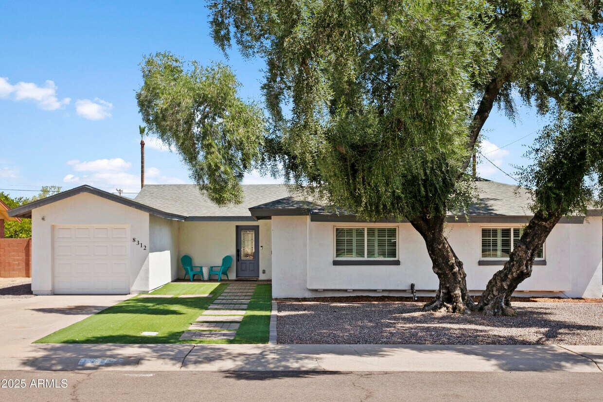 Foto principal - 8312 E MacKenzie Dr