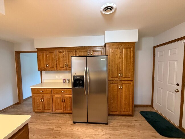 Foto del edificio - Bloomington 4 Bed 3 Bath SF Home available...