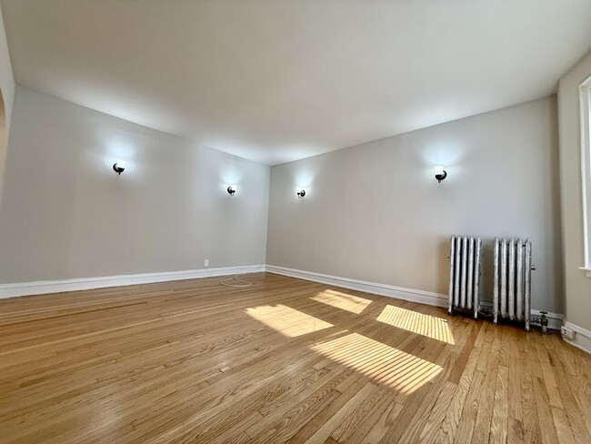 Building Photo - 4860 N Hermitage Ave