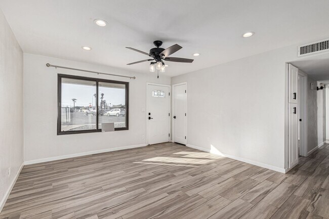 Foto del edificio - Beautiful 4 Bedroom Home Near Old Town Scottsdale & ASU