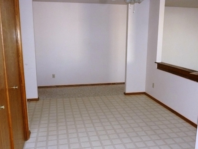 Building Photo - 620 Willow Dr
