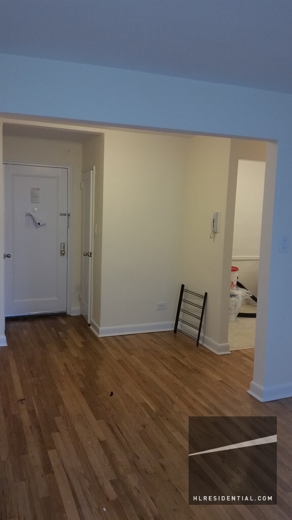 Foto del edificio - 6420 Saunders St