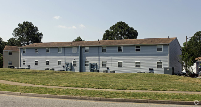 Building Photo - Hilltop South Apartments