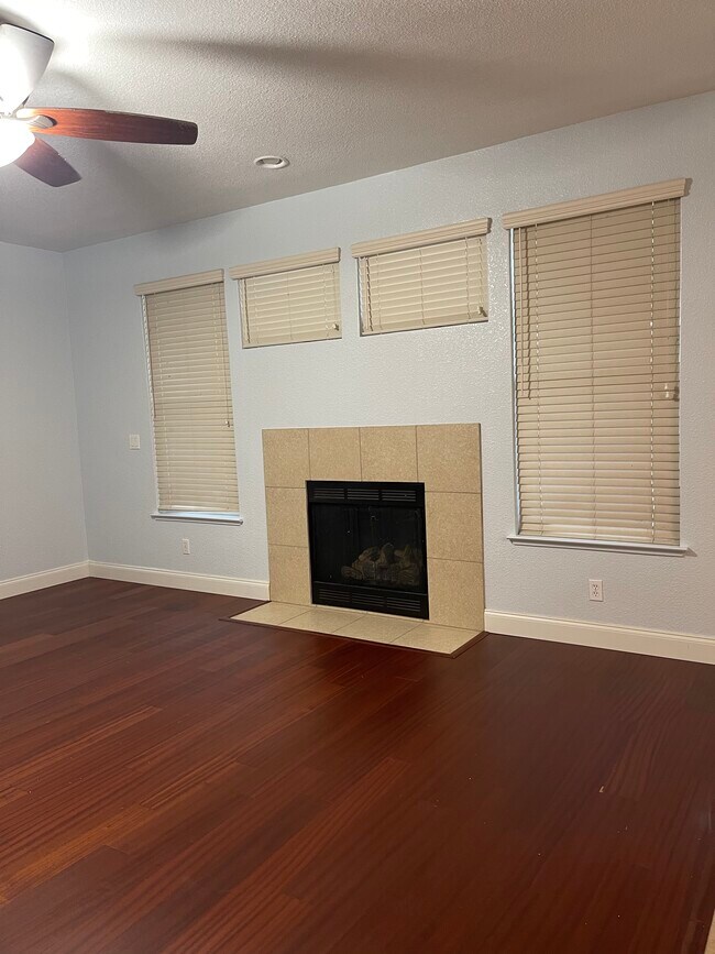 Building Photo - 10413 Big Oak Cir
