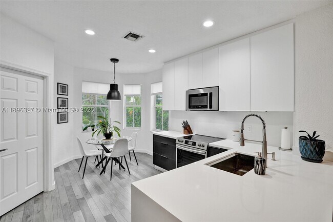 Foto del edificio - 1725 Winterberry Ln