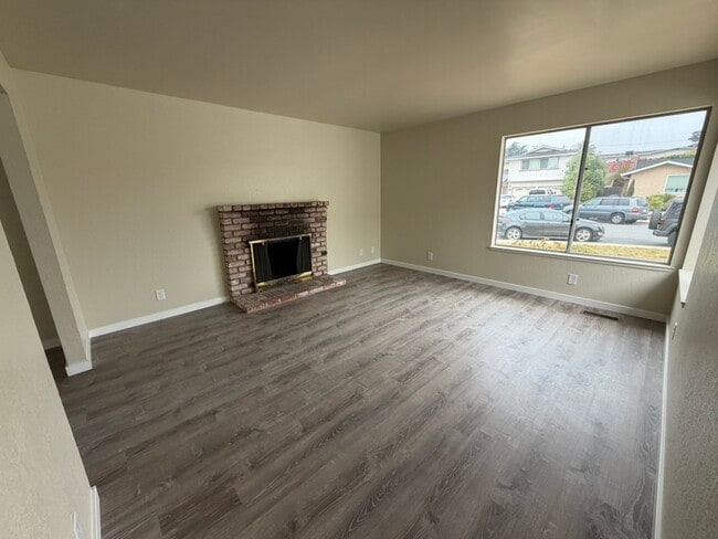 Building Photo - 3006 Vera Ln