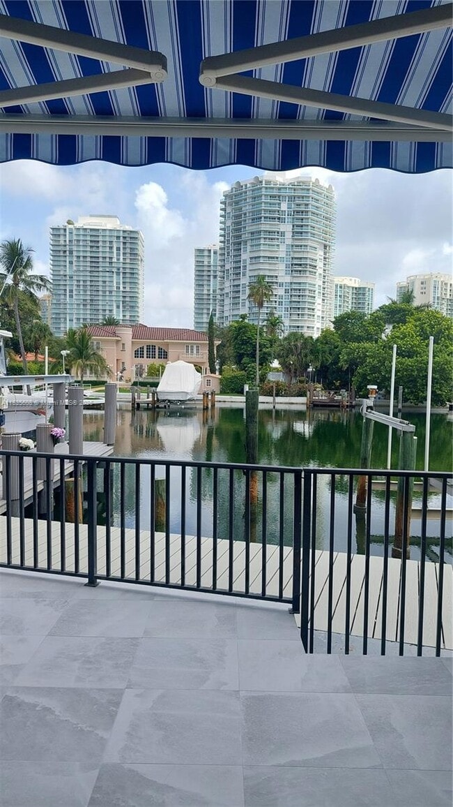 Building Photo - 350 Poinciana Island Dr