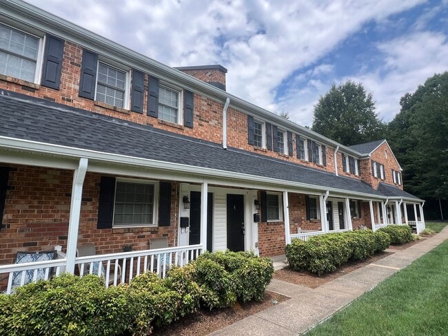 Photo - 1336 Green Oaks Ln House