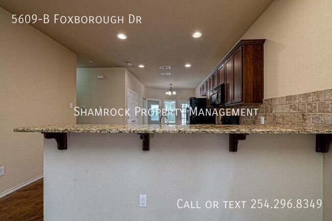 Foto del edificio - Foxborough Addition Duplex