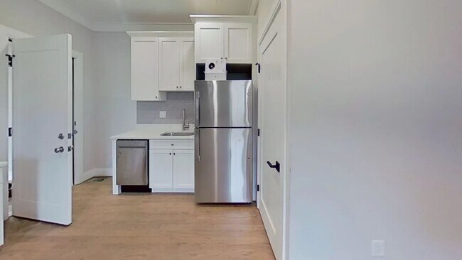 Building Photo - Beautiful Updated 2 bed 1 bath in Roxbury
