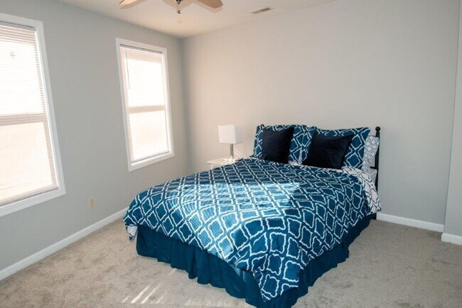 Building Photo - Gordon Square 1 bedroom