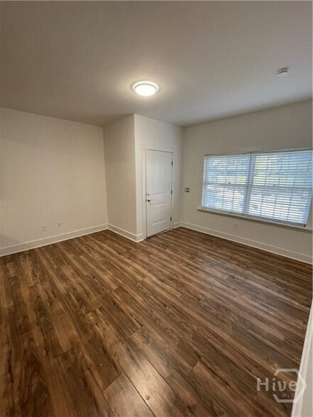 Foto del edificio - 506 E Liberty Ln