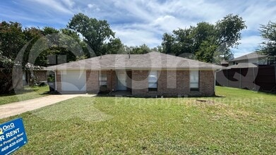 Building Photo - 4904 Brookhollow Dr