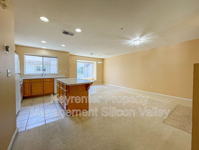 Building Photo - 362 Flower Ln