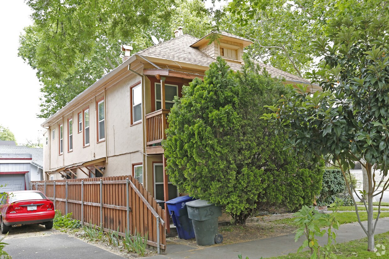 Building Photo - 324 29th St