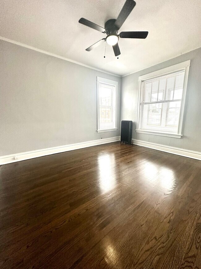 Foto del edificio - 1210 W Montrose Ave
