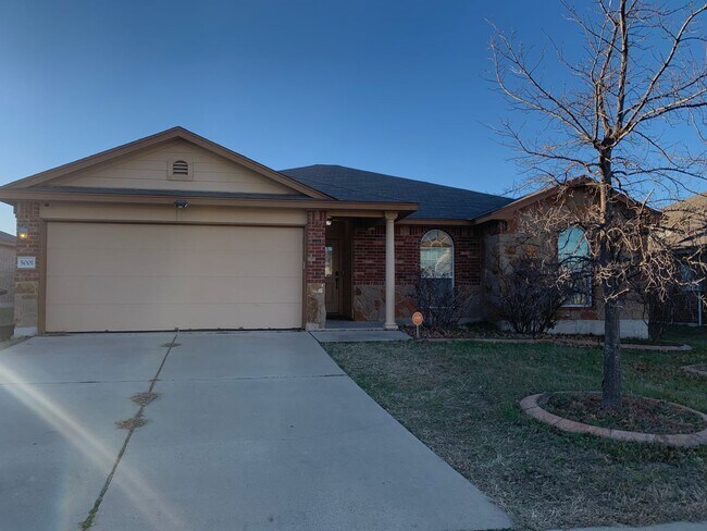 Foto del edificio - 5001 Bridgewood Dr