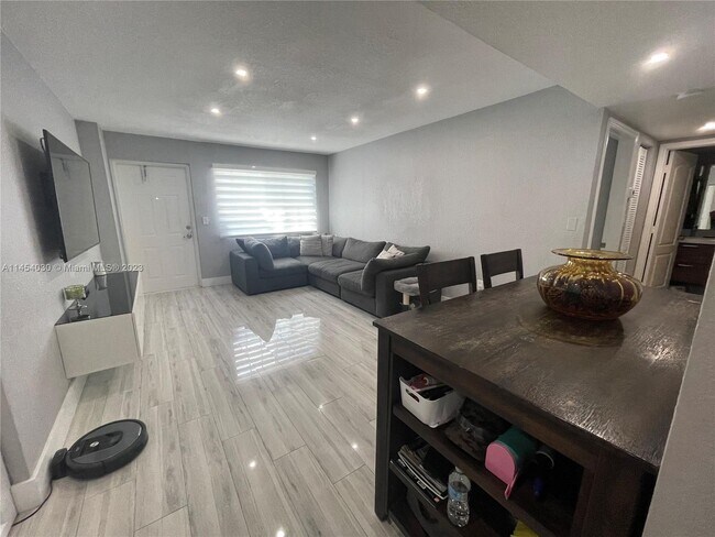 Foto del edificio - 10285 NW 80th Ct