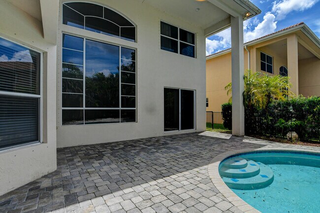 Building Photo - 670 Edgebrook Ln