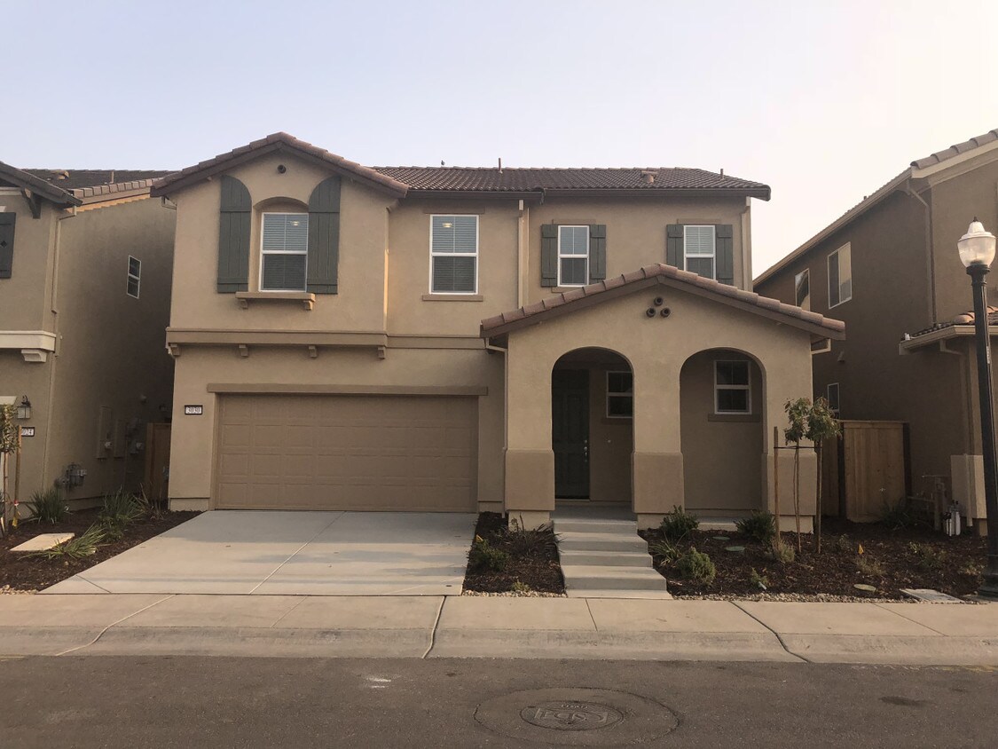 3030 Wading River Way, Sacramento, CA 95835 House Rental in