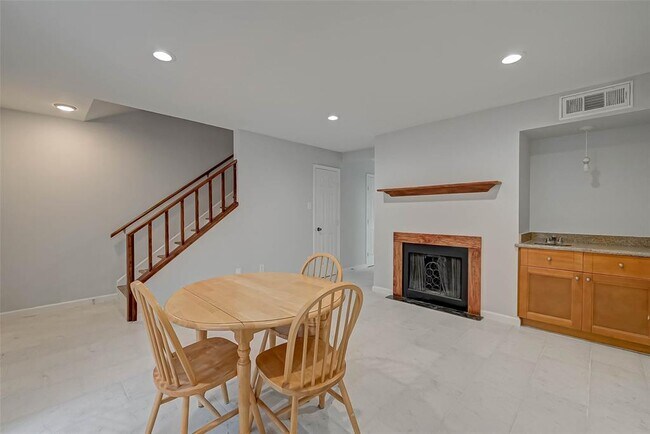 Building Photo - 3809 Tanglewilde St