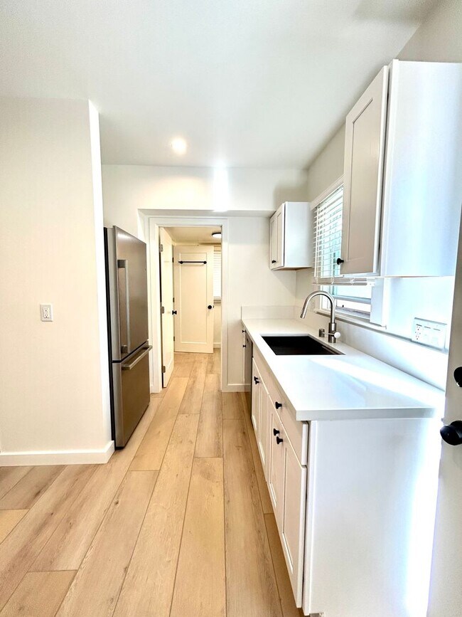Foto del edificio - 3 Bed/1 Bath - Downtown Santa Barbara