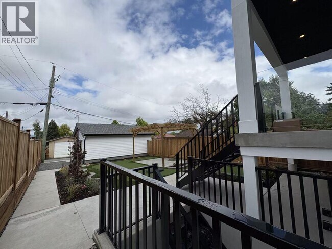 Photo du bâtiment - 945 E 28th Ave
