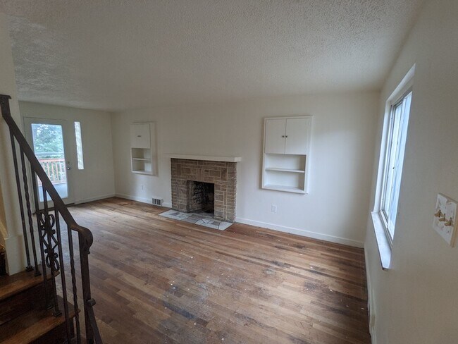 Building Photo - 1515 Sylvan Ter