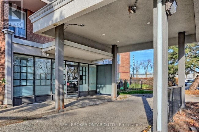 Building Photo - 3065 Queen Frederica Dr