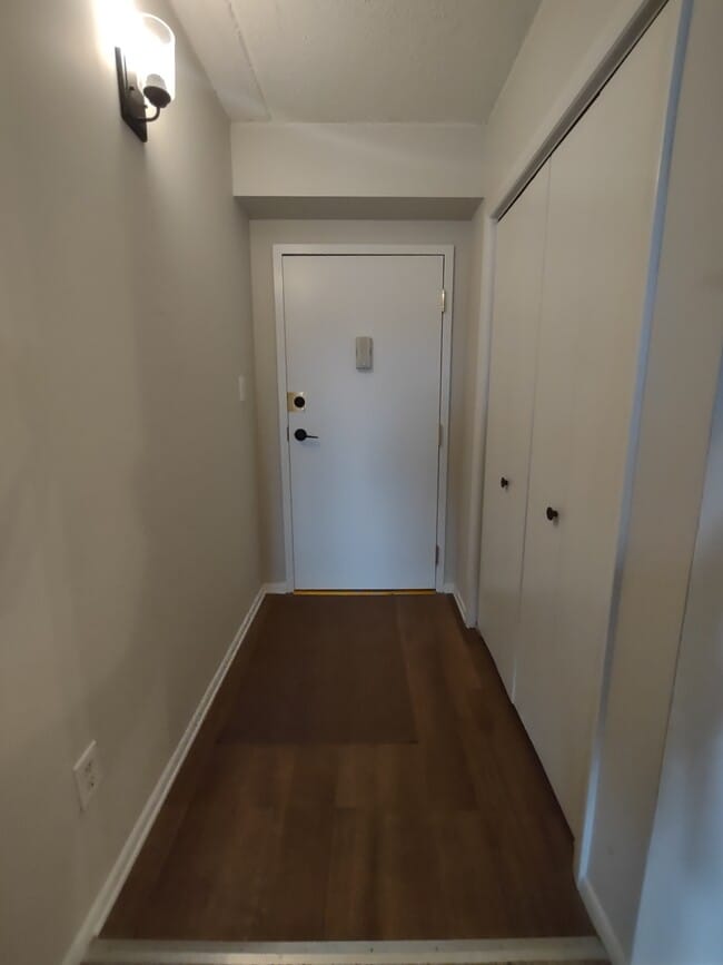 Building Photo - 27705 Valley Run Dr