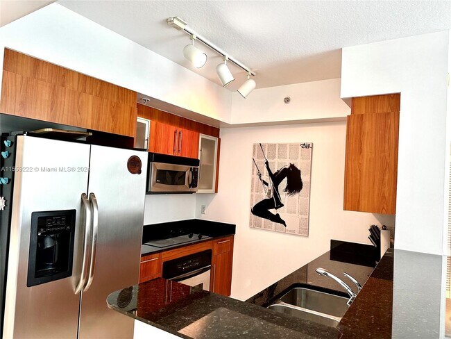 Foto del edificio - 325 S Biscayne Blvd