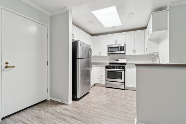 Interior Photo - 1223 Federal Ave