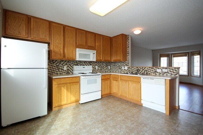 Building Photo - 4826 Elm Dr N