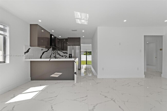 Foto del edificio - 8761 SW 34th St