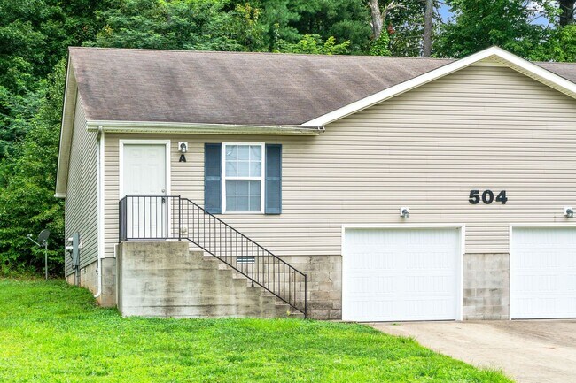 Building Photo - 504 Luxury Dr