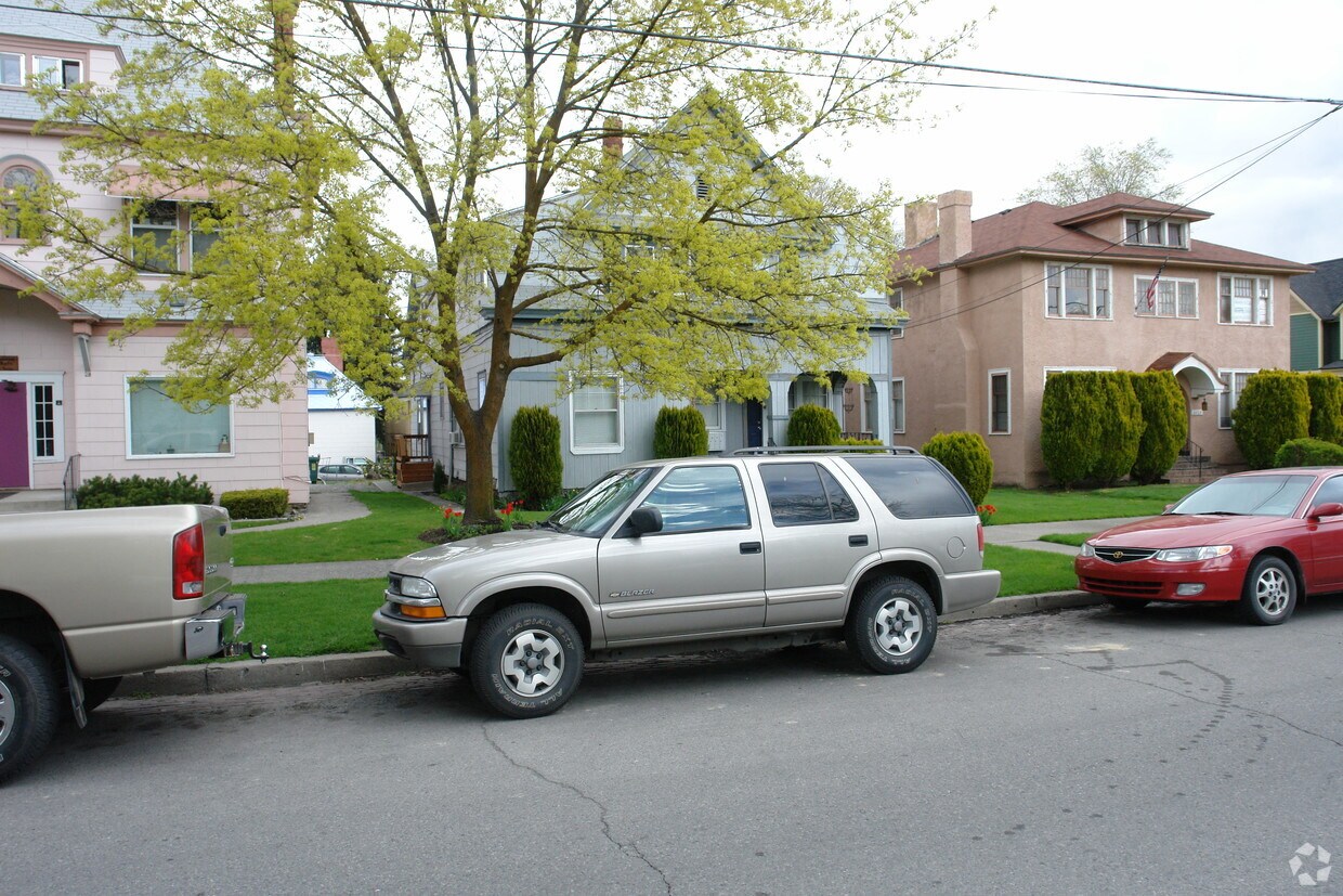 Building Photo - 2024 W Pacific Ave