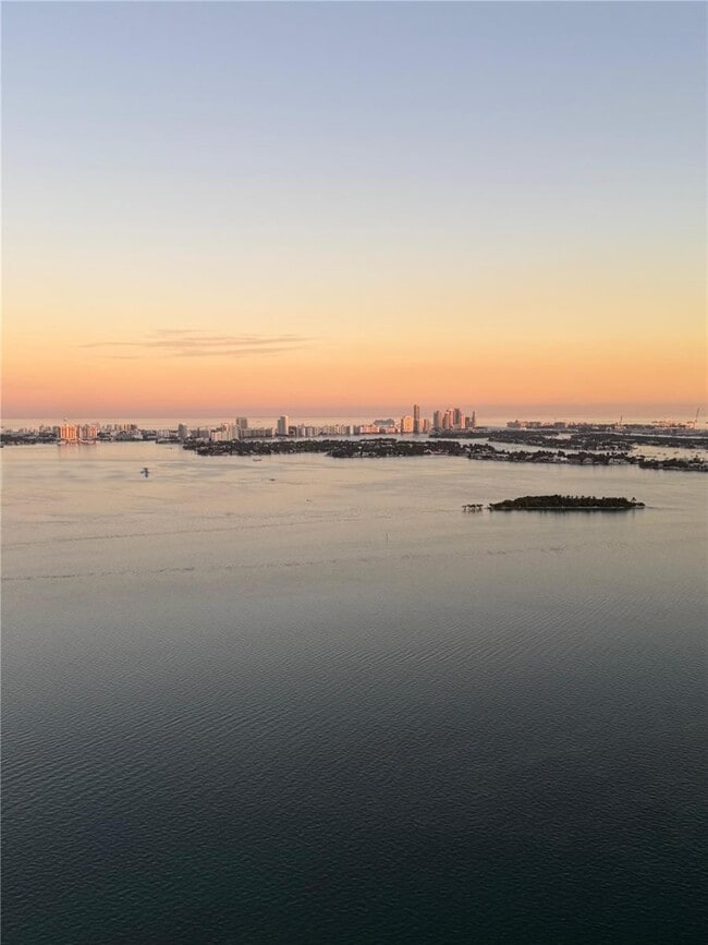 Building Photo - 650 NE 32nd St